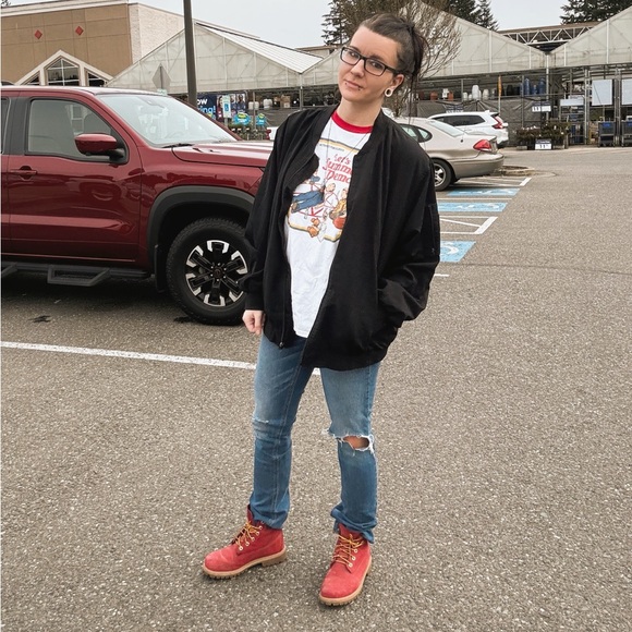 Meet your Posher, Jin Nicole 🥰🥰💕💕 - Picture 2 of 3